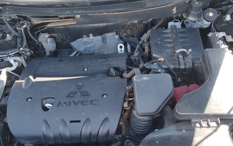 Mitsubishi Outlander III рестайлинг 3, 2015 год, 1 670 000 рублей, 11 фотография