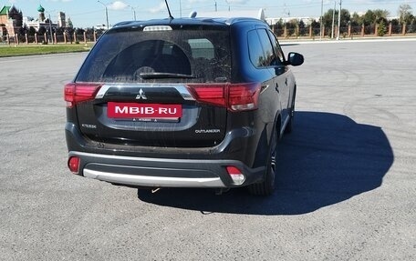 Mitsubishi Outlander III рестайлинг 3, 2015 год, 1 670 000 рублей, 4 фотография
