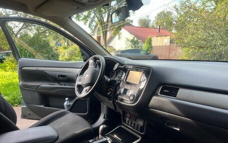 Mitsubishi Outlander III рестайлинг 3, 2018 год, 1 400 000 рублей, 8 фотография