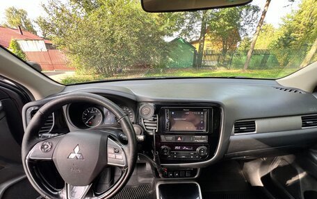 Mitsubishi Outlander III рестайлинг 3, 2018 год, 1 400 000 рублей, 10 фотография