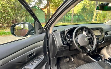 Mitsubishi Outlander III рестайлинг 3, 2018 год, 1 400 000 рублей, 9 фотография