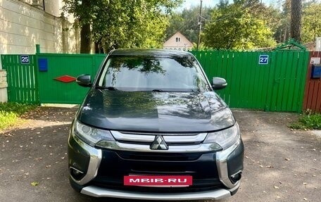 Mitsubishi Outlander III рестайлинг 3, 2018 год, 1 400 000 рублей, 3 фотография