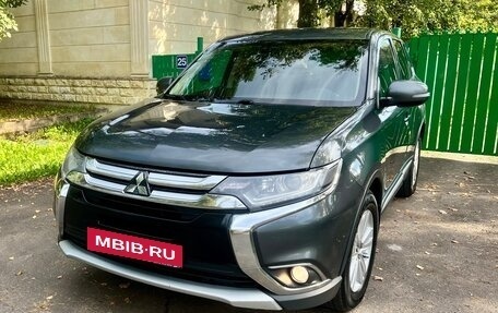 Mitsubishi Outlander III рестайлинг 3, 2018 год, 1 400 000 рублей, 4 фотография