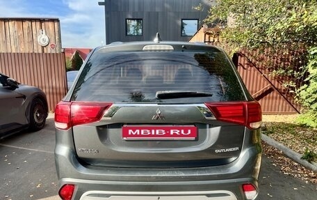 Mitsubishi Outlander III рестайлинг 3, 2018 год, 1 400 000 рублей, 12 фотография