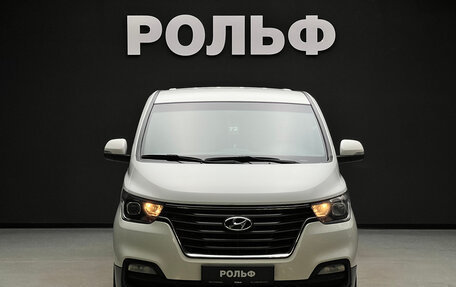 Hyundai H-1 II рестайлинг, 2020 год, 3 650 000 рублей, 2 фотография