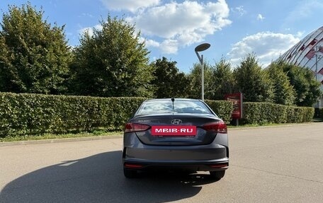 Hyundai Solaris II рестайлинг, 2021 год, 1 600 000 рублей, 4 фотография