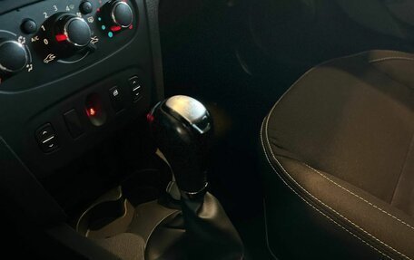 Renault Logan II, 2020 год, 965 000 рублей, 31 фотография