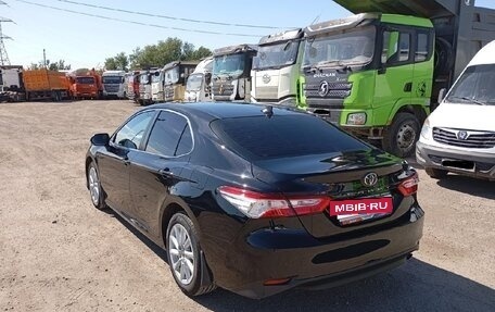 Toyota Camry, 2021 год, 2 500 000 рублей, 4 фотография