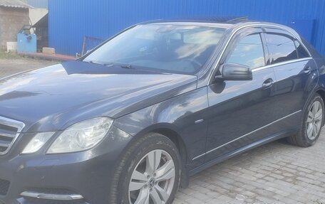 Mercedes-Benz E-Класс, 2011 год, 1 800 000 рублей, 2 фотография