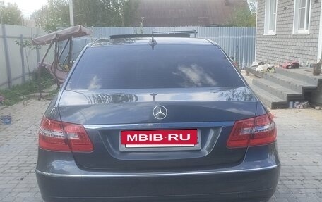 Mercedes-Benz E-Класс, 2011 год, 1 800 000 рублей, 4 фотография