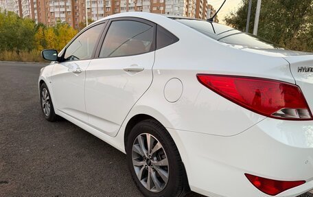 Hyundai Solaris II рестайлинг, 2015 год, 1 400 000 рублей, 4 фотография