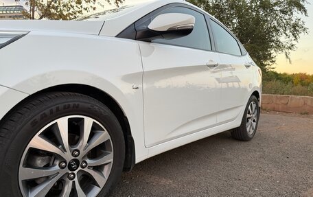 Hyundai Solaris II рестайлинг, 2015 год, 1 400 000 рублей, 3 фотография