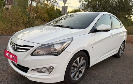 Hyundai Solaris II рестайлинг, 2015 год, 1 400 000 рублей, 2 фотография