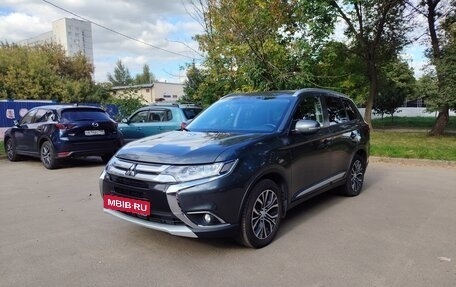 Mitsubishi Outlander III рестайлинг 3, 2018 год, 1 730 000 рублей, 2 фотография