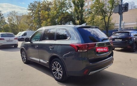 Mitsubishi Outlander III рестайлинг 3, 2018 год, 1 730 000 рублей, 4 фотография
