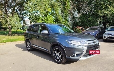 Mitsubishi Outlander III рестайлинг 3, 2018 год, 1 730 000 рублей, 8 фотография