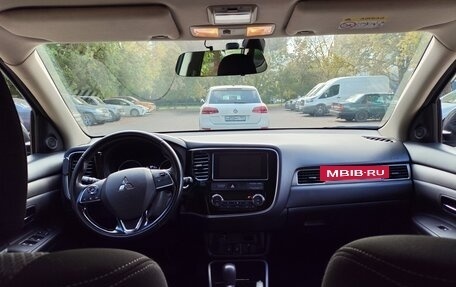 Mitsubishi Outlander III рестайлинг 3, 2018 год, 1 730 000 рублей, 15 фотография