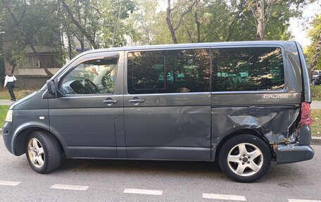 Volkswagen Multivan T5, 2005 год, 650 000 рублей, 2 фотография