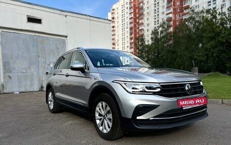 Volkswagen Tiguan II, 2021 год, 3 390 000 рублей, 2 фотография