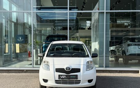 Toyota Yaris III рестайлинг, 2008 год, 675 000 рублей, 2 фотография