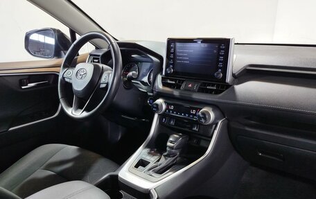 Toyota RAV4, 2021 год, 3 250 000 рублей, 14 фотография