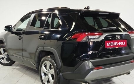 Toyota RAV4, 2021 год, 3 250 000 рублей, 7 фотография