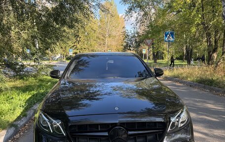Mercedes-Benz E-Класс, 2019 год, 2 700 000 рублей, 4 фотография