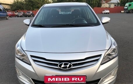 Hyundai Solaris II рестайлинг, 2015 год, 1 100 000 рублей, 2 фотография