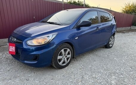Hyundai Solaris II рестайлинг, 2012 год, 360 000 рублей, 2 фотография