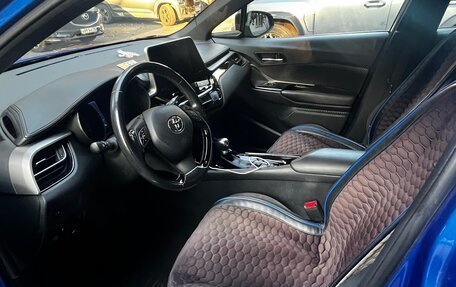 Toyota C-HR I рестайлинг, 2018 год, 2 800 000 рублей, 7 фотография