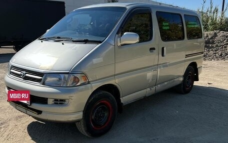 Toyota Regius, 1997 год, 750 000 рублей, 3 фотография
