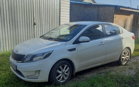 KIA Rio III рестайлинг, 2013 год, 880 000 рублей, 2 фотография