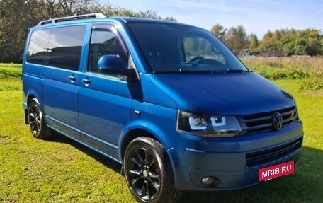 Volkswagen Caravelle T5, 2014 год, 2 600 000 рублей, 2 фотография