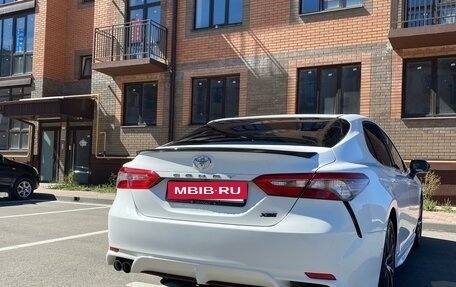 Toyota Camry, 2017 год, 2 370 000 рублей, 3 фотография
