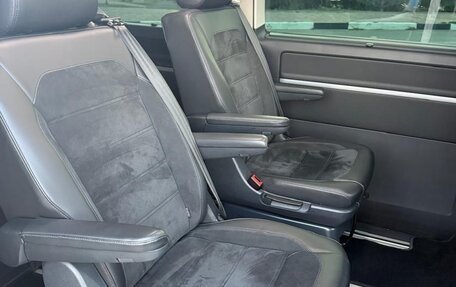 Volkswagen Multivan T6 рестайлинг, 2019 год, 5 800 000 рублей, 11 фотография