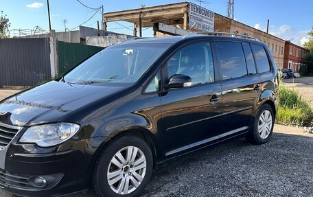 Volkswagen Touran III, 2008 год, 455 000 рублей, 2 фотография