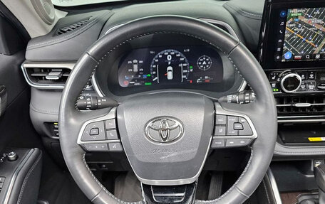 Toyota Highlander, 2023 год, 4 637 447 рублей, 8 фотография