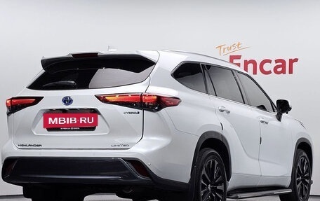 Toyota Highlander, 2023 год, 4 637 447 рублей, 2 фотография