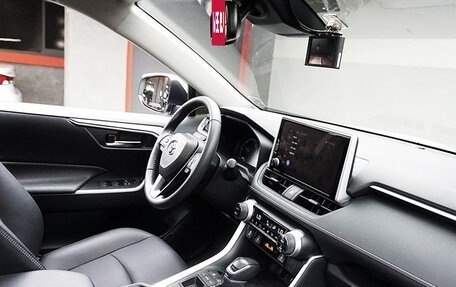 Toyota RAV4, 2023 год, 3 345 320 рублей, 12 фотография