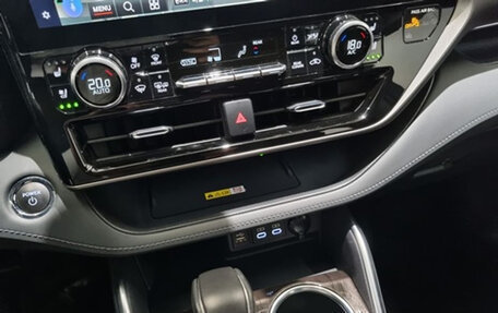Toyota Highlander, 2023 год, 4 338 328 рублей, 7 фотография