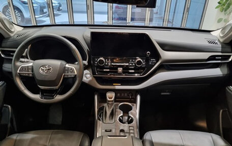Toyota Highlander, 2023 год, 4 338 328 рублей, 18 фотография