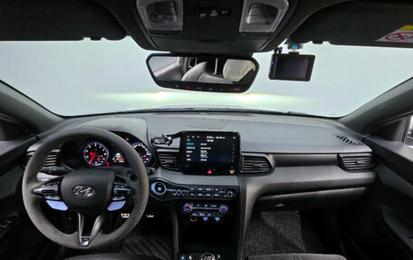 Hyundai Veloster II, 2022 год, 1 650 000 рублей, 6 фотография