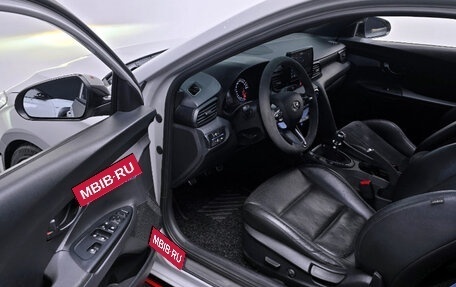 Hyundai Veloster II, 2022 год, 1 650 000 рублей, 5 фотография