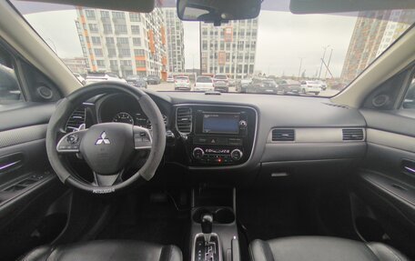 Mitsubishi Outlander III рестайлинг 3, 2013 год, 945 000 рублей, 9 фотография
