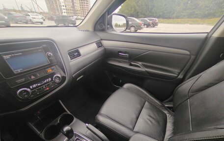 Mitsubishi Outlander III рестайлинг 3, 2013 год, 945 000 рублей, 10 фотография