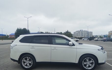 Mitsubishi Outlander III рестайлинг 3, 2013 год, 945 000 рублей, 4 фотография