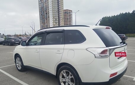 Mitsubishi Outlander III рестайлинг 3, 2013 год, 945 000 рублей, 7 фотография