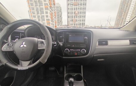 Mitsubishi Outlander III рестайлинг 3, 2013 год, 945 000 рублей, 12 фотография