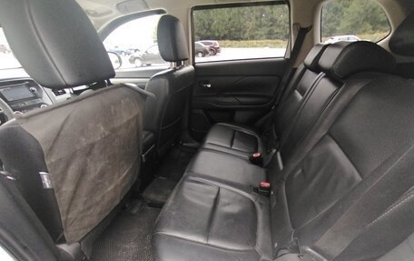 Mitsubishi Outlander III рестайлинг 3, 2013 год, 945 000 рублей, 14 фотография