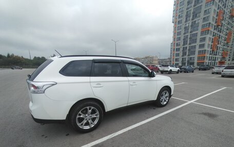 Mitsubishi Outlander III рестайлинг 3, 2013 год, 945 000 рублей, 18 фотография